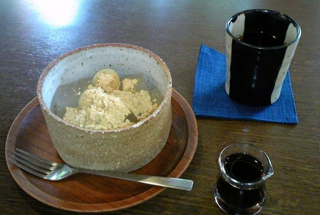 白玉入り葛餅＆ほうじ茶セットでホッ（＾ｕ＾）。