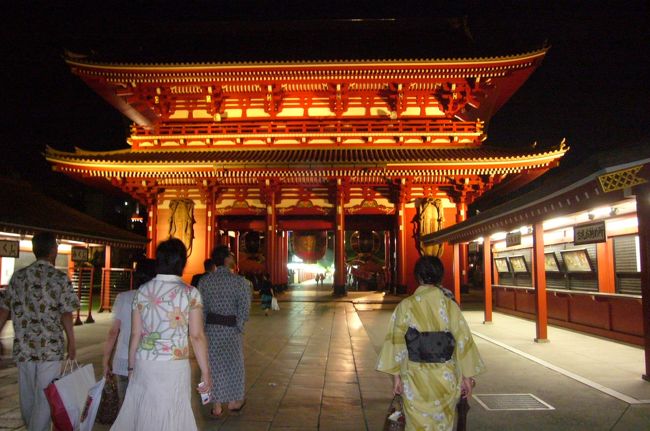 友人は浴衣姿で、粋です。