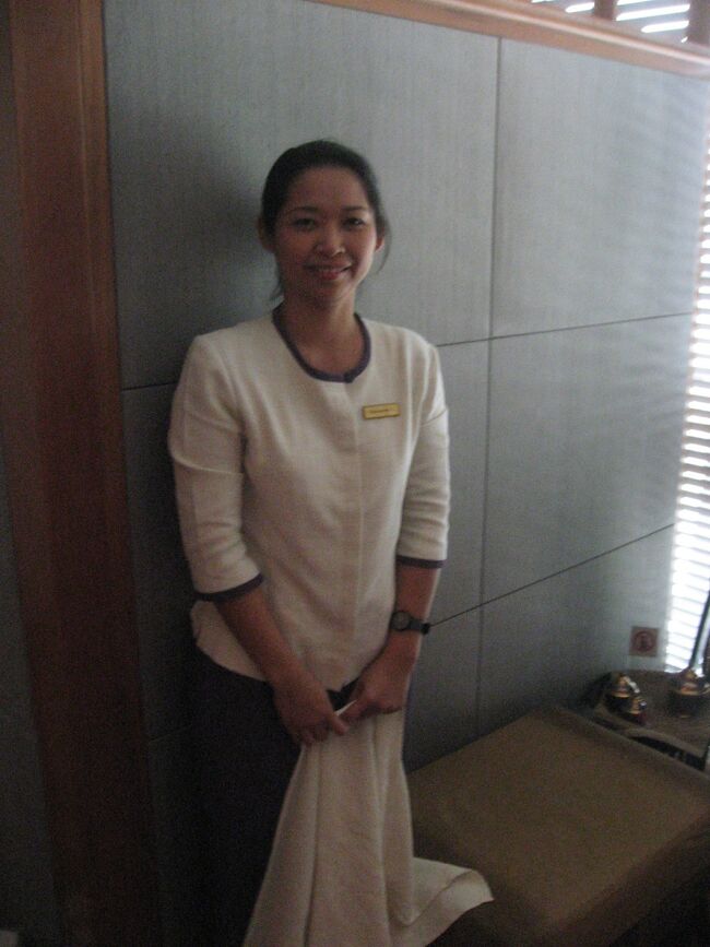 こちらのスタッフの方が担当して下さいました。街中の安いマッサージ屋さんだと、たまにあまり上手でない人がいますが、こちらの方はしっかりトレーニングされている感じでした。