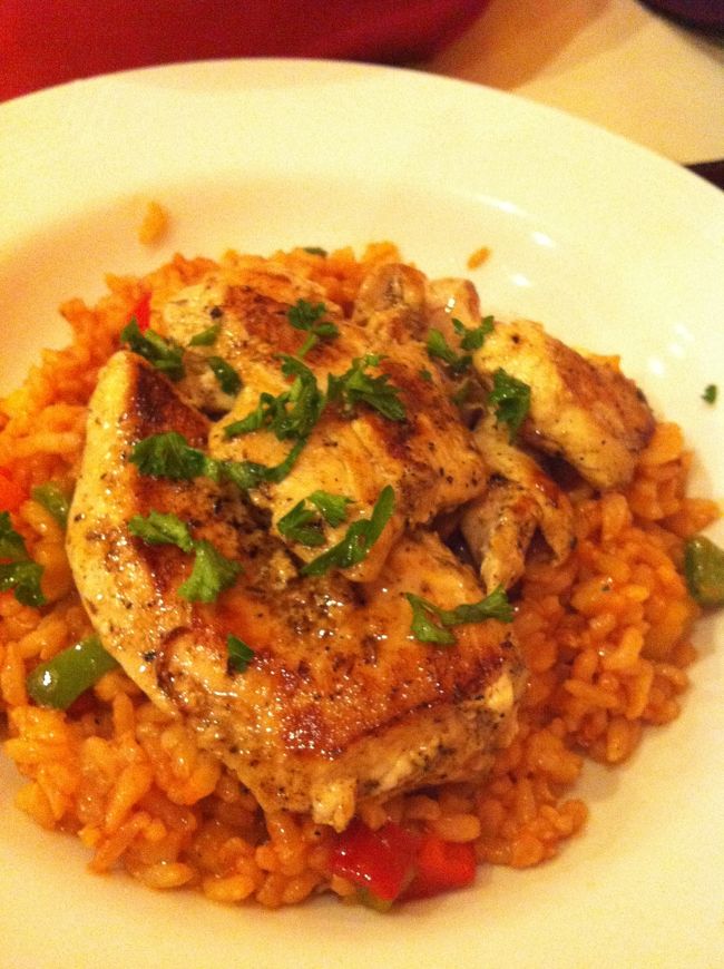 まずはマニラの空港　NAIA３（第３ターミナル・国内線）で腹ごしらえのお昼を頂きます。<br />NAIA３は、新らしくレストランもたくさんあります。<br />お味は、濃い〜