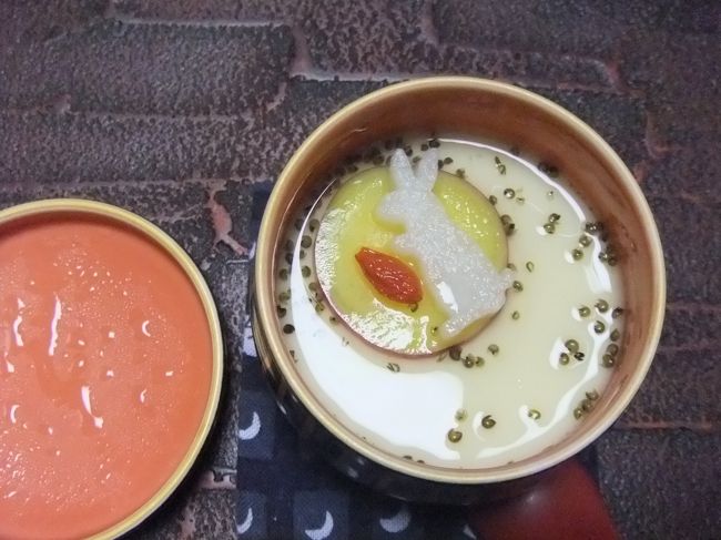 茶碗蒸しの中に、うさぎが・・・<br />かわいい！