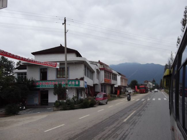 路線バス　21路　に乗り石門風景区へ