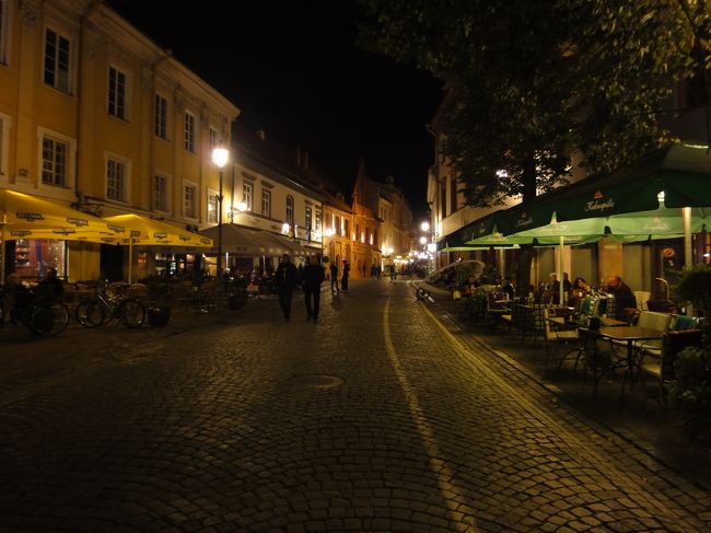 夜のピエルス通り<br />人が少ない