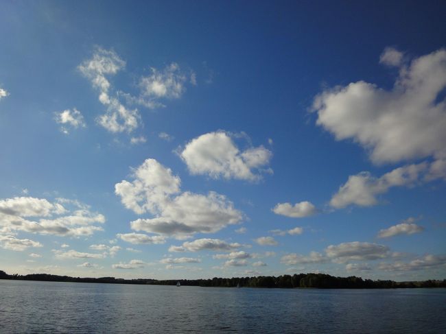 遊覧船から<br />雲がきれい