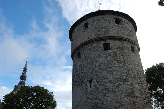 キーク・イン・デ・キョク<br />トームペア南側の塔。<br />「台所をのぞけ」という名前だそうだ