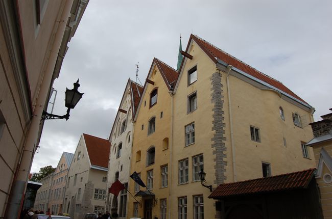 三人姉妹<br />三連棟の建物<br />高級ホテルになっている