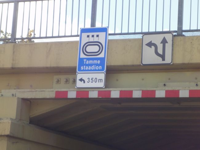 サッカー観戦のためにスタジアムへ向かう途中地図もなく迷ったがこのマークが出て安心。<br />