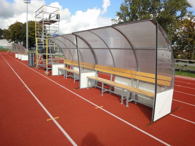 選手監督が座るベンチ<br />非常に簡易なものだ