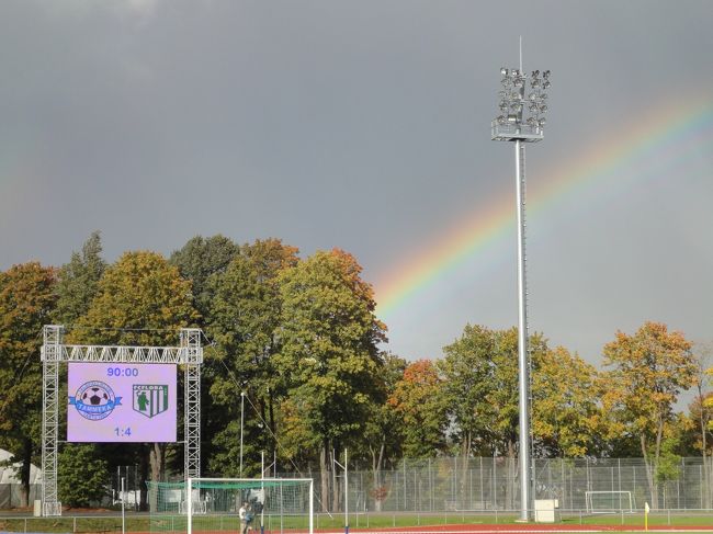 天気がかわりやすく雨が降った後の虹
