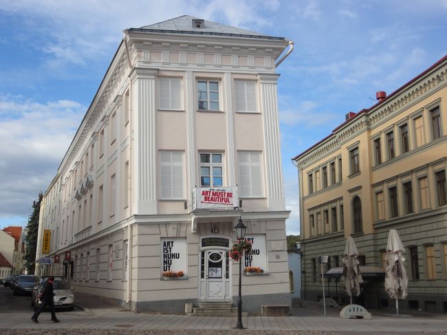 タルトゥ美術館<br />かなり傾いている<br />