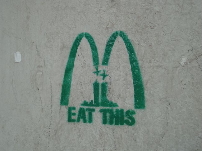 橋にかかればマックのマーク