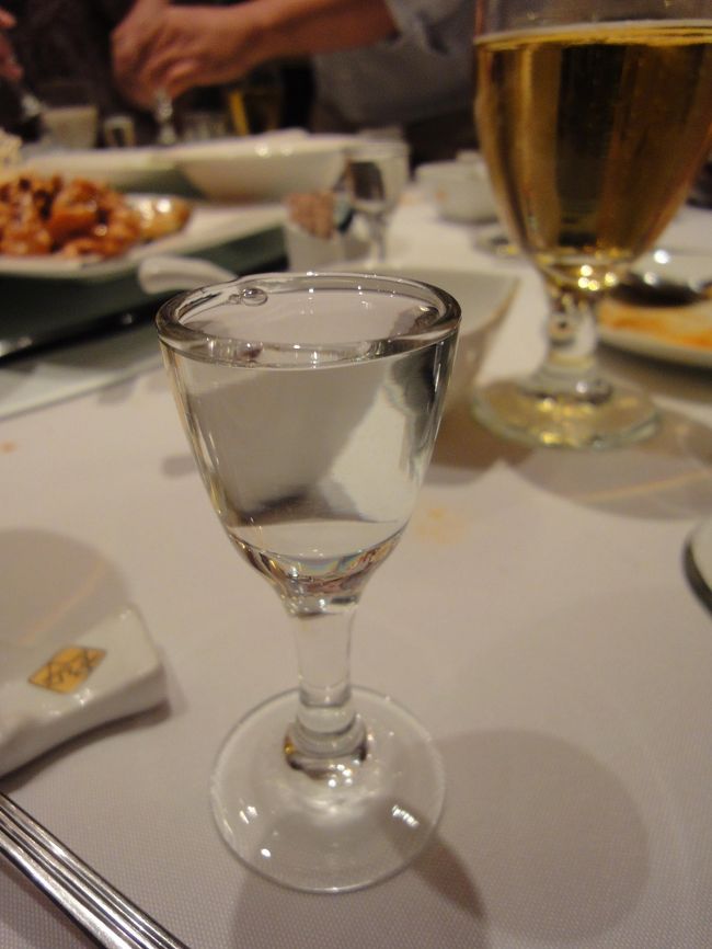 北京名物　白酒<br />50度を超えており火がつく<br />北京の人は一気飲みがお好き