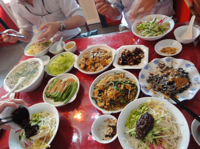 ジャージャー麺<br />昼からこのボリュームはすごい<br />当然食べきれない