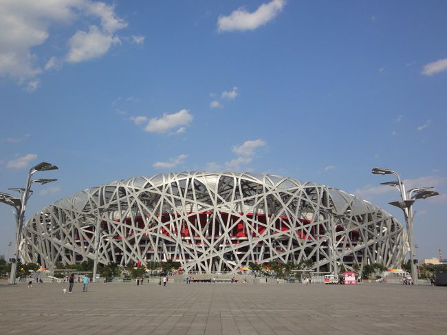 メイン会場<br />鳥の巣<br />幾何学模様が興味深い