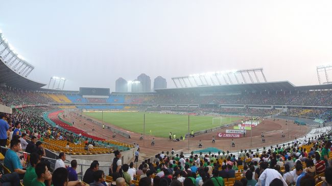 スタジアム内部<br /><br />チケット売り場が見当たらない<br />チケットの入手方法がわからず人に聞いても通じない<br />しょうがないのでスタジアム前にいるおじさんからGET