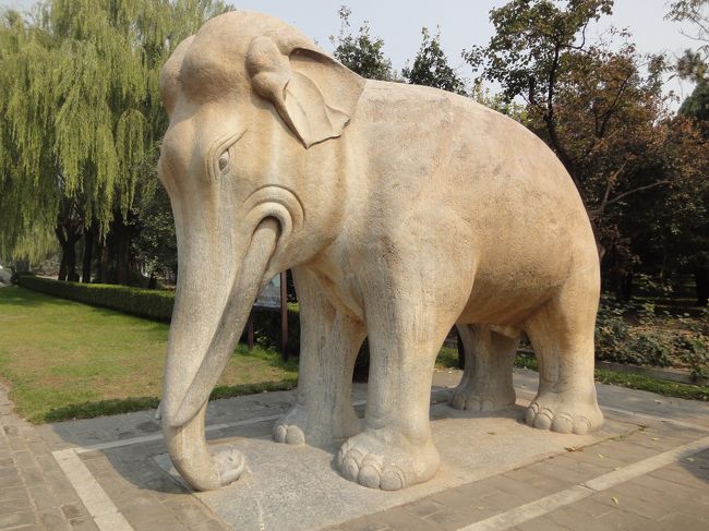 色々あるうちの像の石造