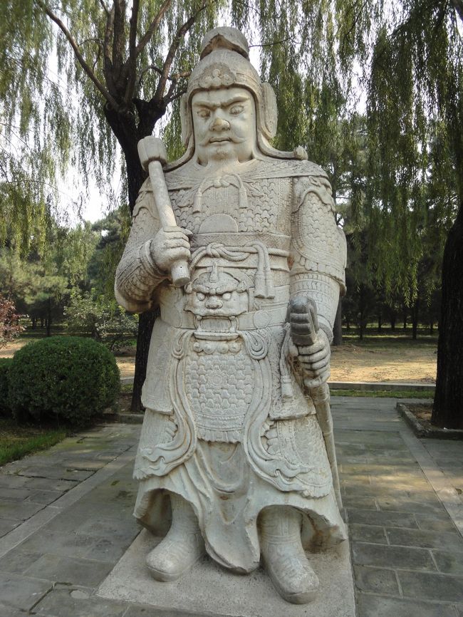 人の形した石造<br />詳細不明