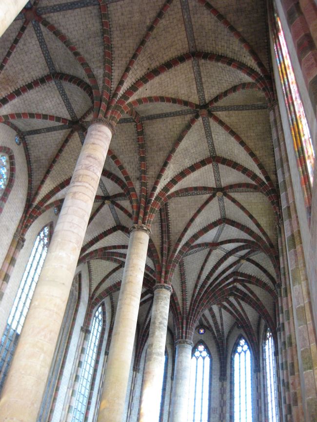 ジャコバン修道院。<br />椰子の木のような後陣の天井。