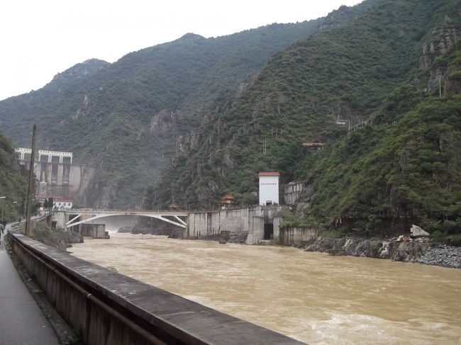 褒河の上流にダムが見えてきた。