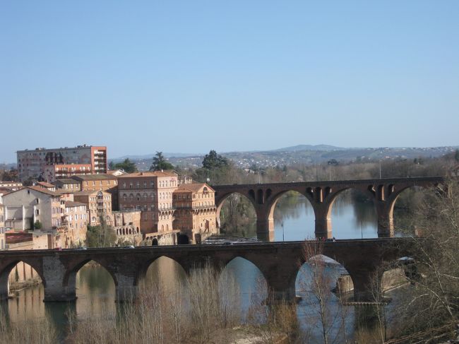 タルン川と橋。