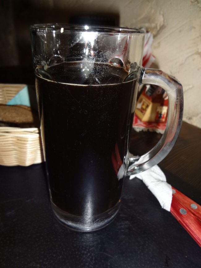 ライ麦パンからできたジュースのクワス。意外と飲みやすいお味。