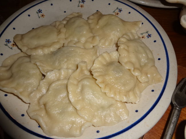 ピエロギはポーランドの国民食！？焼いたものもありましたよ。
