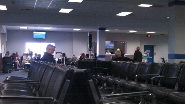 コンコースＣからコンコースＤへ移動してＵＡ（ユナイデット航空）778便orland行きの飛行機に乗り換えます。このとき日本人旅行客は数人しかいませんでした。