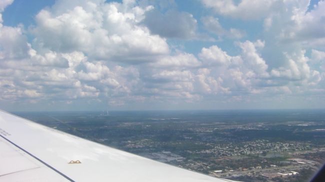 オーランド上空。もうすぐオーランド国際空港に着きます。