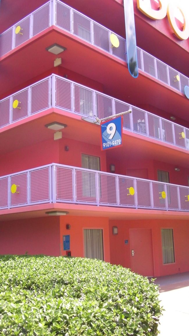 フロントから約５分歩いてやっと９０年代の宿泊棟に着きました。