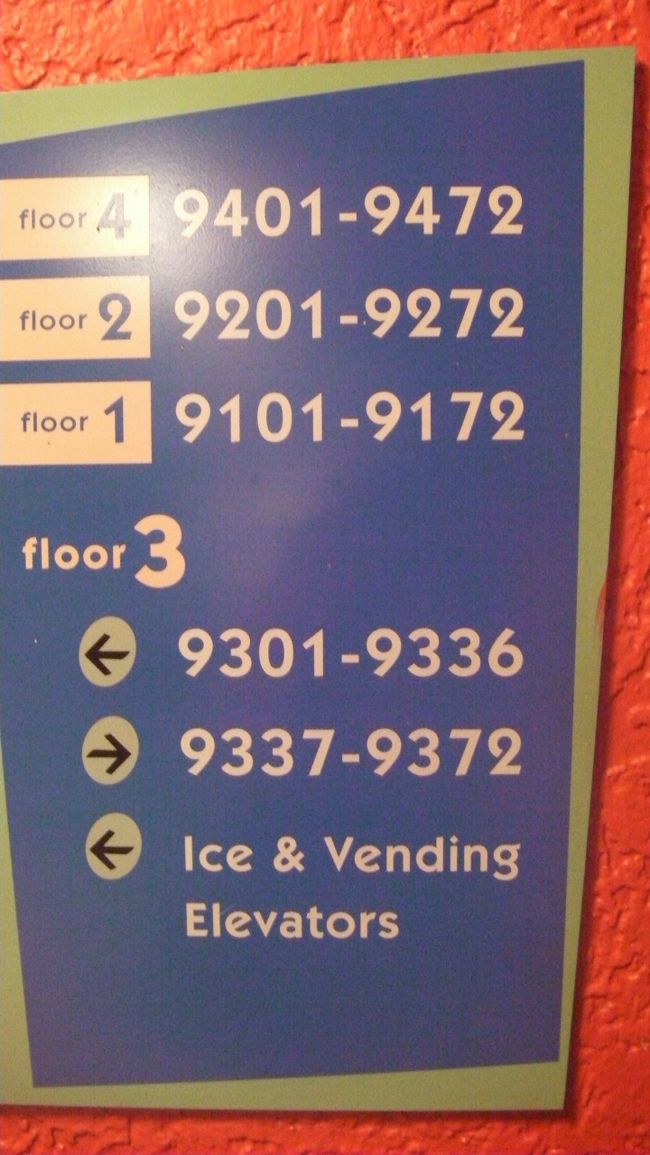 泊まる部屋が３階（floor3)だったので重い荷物を持って３階まで上がることに・・・（※もちろんエレベーターが設置されていますが泊まる部屋がエレベーターの場所より遠いところにあったので仕方がなく階段で上がりました。）