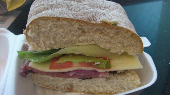 今夜の夕食。パンが分厚！！