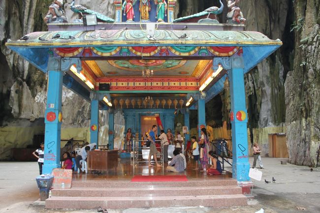 一番奥にはこんなものが。<br />お祈りしてました。