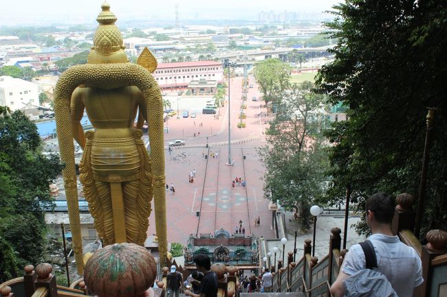 この右側あたりに、洞窟ツアーみたいなのがありました！<br />入場料もとられるし結構いいお値段だったので諦めましたが、<br />わくわくする雰囲気でてましたよ。