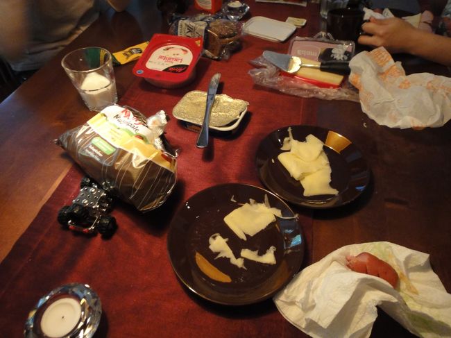 定番の朝食。美味しい上に安上がりで一番。