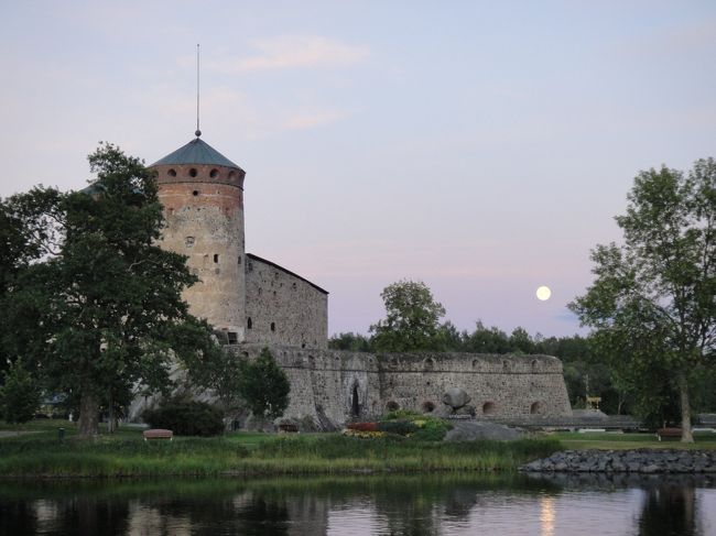 オラヴィ城。ドラクエのモデルにもなったお城です。夕方に到着したので、結構暗くなってきましたが、一段と幻想的でした。