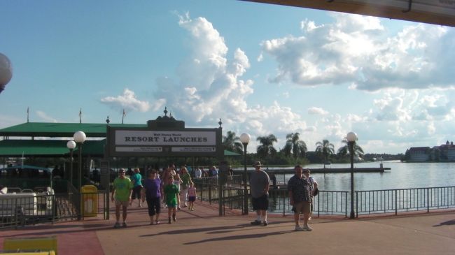 入場ゲート前はボート乗り場となっています。