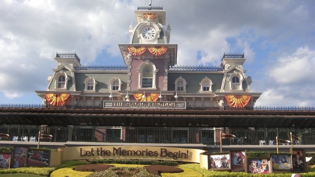 ハロウィンに飾り付けされたエントランス。