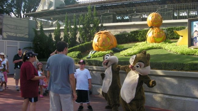 チップ＆デールがお出迎え。