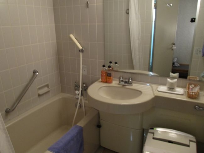 バスルーム<br /><br />ユニットバスですが中は広いです。