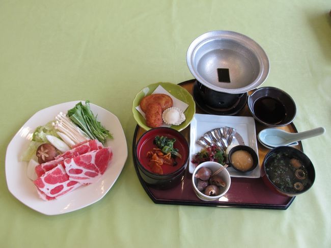 薩摩ランチ(\1800)<br /><br />黒豚のしゃぶしゃぶ、きびなご、さつま揚げなど鹿児島名物のセット。