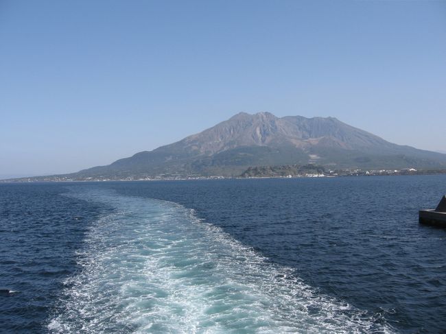 天気が良ければこんな風景が楽しめます。<br /><br />前回桜島フェリーに乗船したとき撮影したものです。