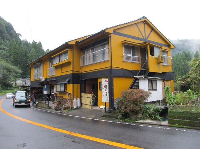 空港へは真っ直ぐ向かわず空港から車で20分ほどのところにある安楽温泉に立ち寄り。<br /><br />安楽温泉は空港から近いにもかかわらず観光地化されておらず素朴な風情の温泉郷でお気に入りの温泉のひとつです。