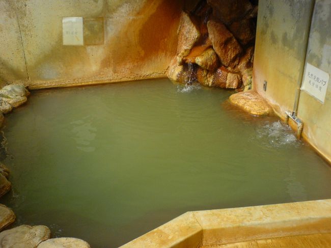 露天風呂<br /><br />露天風呂の隣には蒸し風呂もあります。