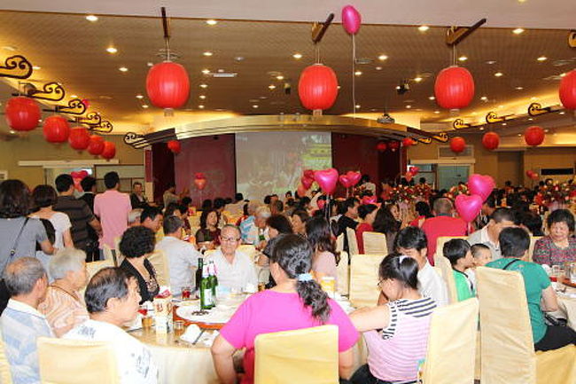 地元の人の結婚披露パーティ