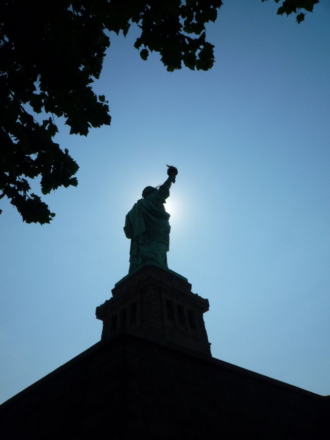 お腹もいっぱいになったところで、女神様にアプローチ！<br />まずは斜め後ろから（笑）