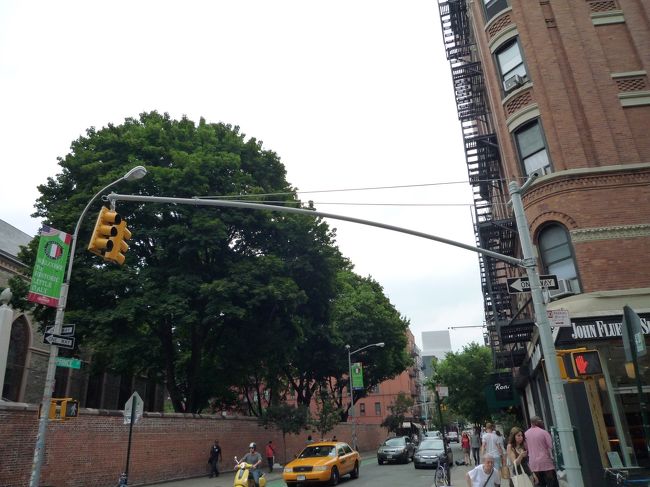 おしゃれな人が多いプリンスＳｔ.<br /><br />ディーン＆デルーカ本店を探すも見当たらず・・・・<br />ガイドブックには確かにここって書いてあるのにな。<br />諦めて帰ろうとしたら、あった！<br />移転？２ブロックのミス記載？<br /><br /><br />