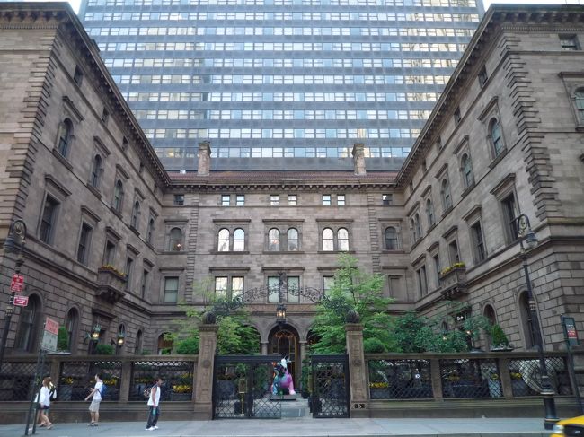 お腹がいっぱいになったとこで、観光へＧｏ！<br /><br /><br />『ニューヨーク・パレス・ホテル』<br />“ゴシップガール”好きならご存知、ＣとＳが住むホテル。<br />ラグジュアリー感満載！