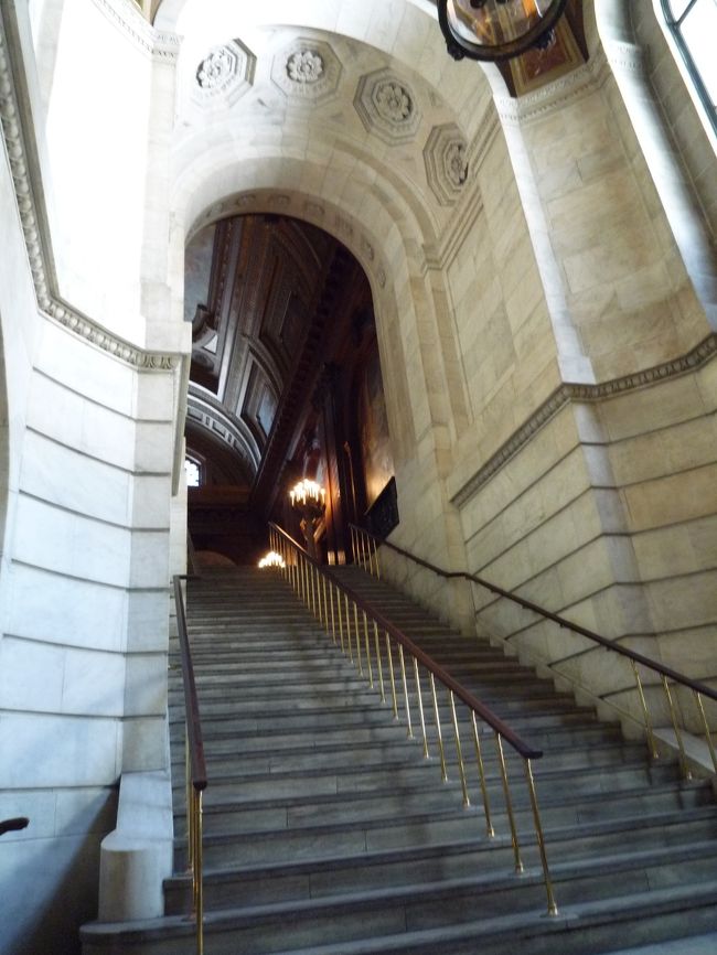 ここは、ＳＡＴＣムービーでキャリーがビッグとの結婚式の場所として選んだ場所。<br />偉人達が綴った沢山のラブストーリーが眠る図書館だなんて、ロマンチック！