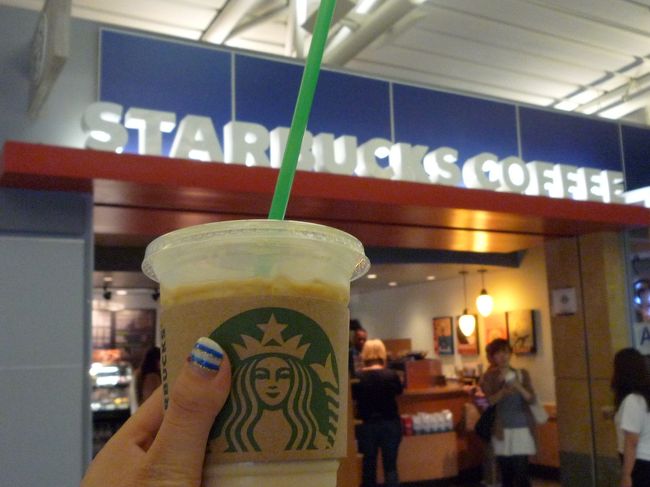最後にスタバで一服。<br />ふぅー。<br />ゆっくりのはずが、、ボーディングの時間が早くって、飛行機までダッシュ！