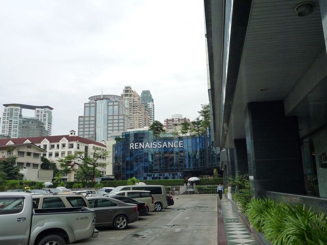 朝食に時間がかかり、、、押し気味で観光スタート！<br /><br />ホテル横の駐車場からパチリ。